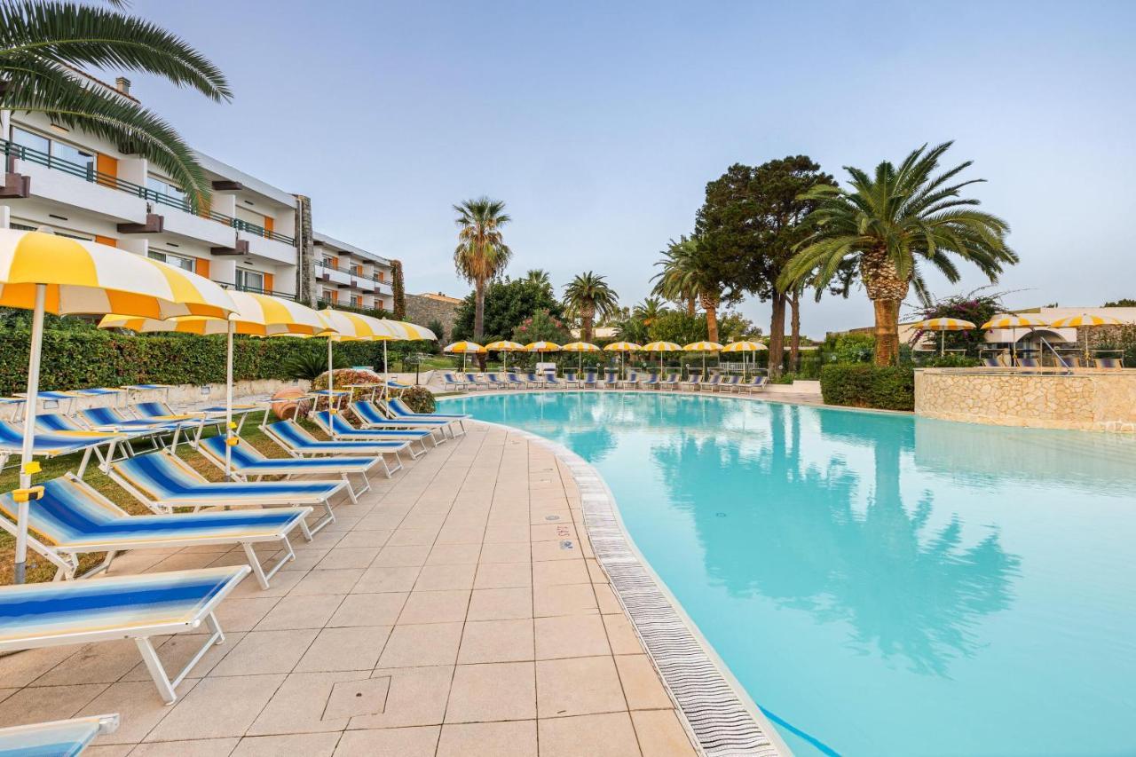 ホテル Aldiana Club Rocca Nettuno Calabria トロペーア エクステリア 写真