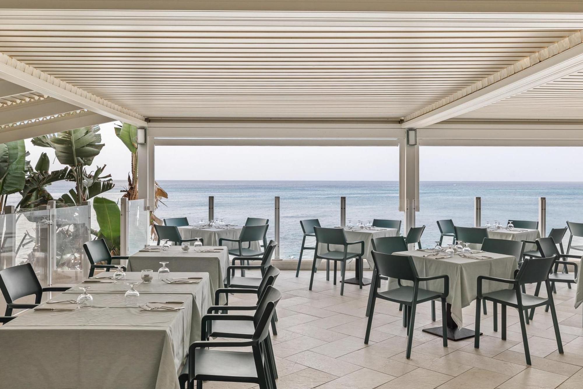 ホテル Aldiana Club Rocca Nettuno Calabria トロペーア エクステリア 写真