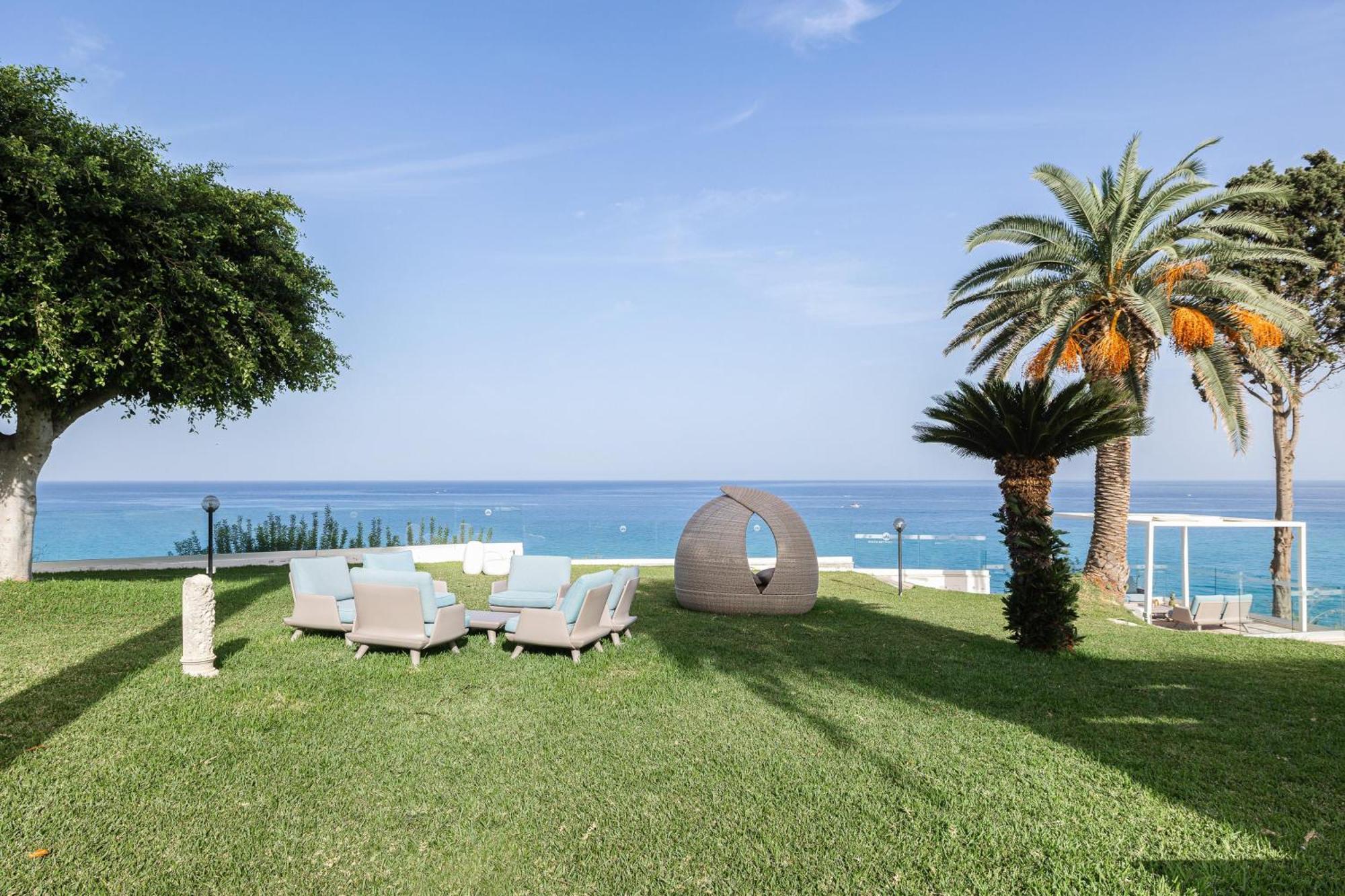 ホテル Aldiana Club Rocca Nettuno Calabria トロペーア エクステリア 写真