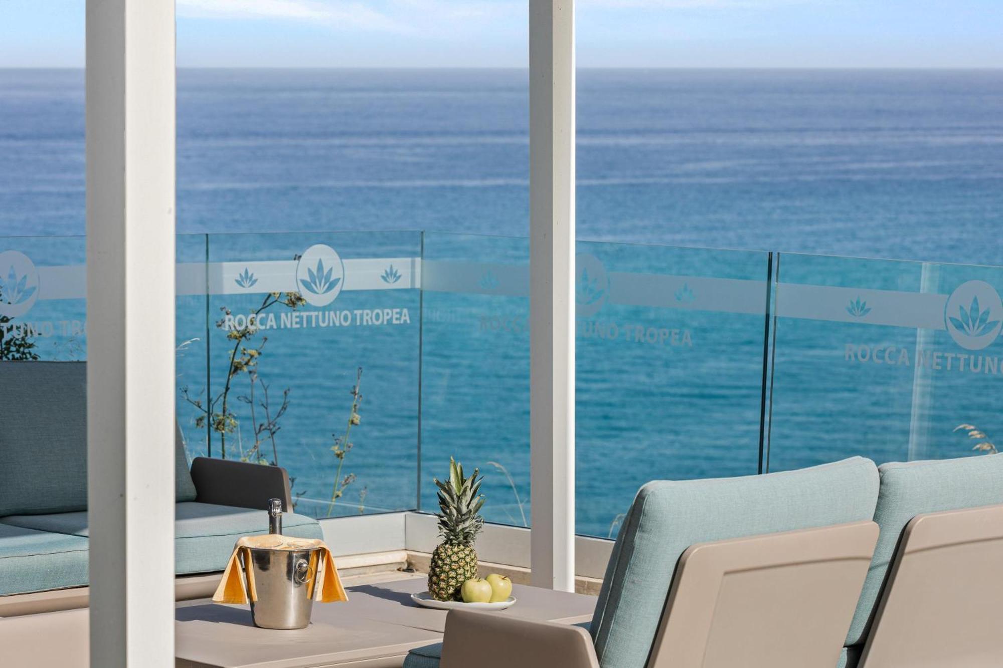 ホテル Aldiana Club Rocca Nettuno Calabria トロペーア エクステリア 写真