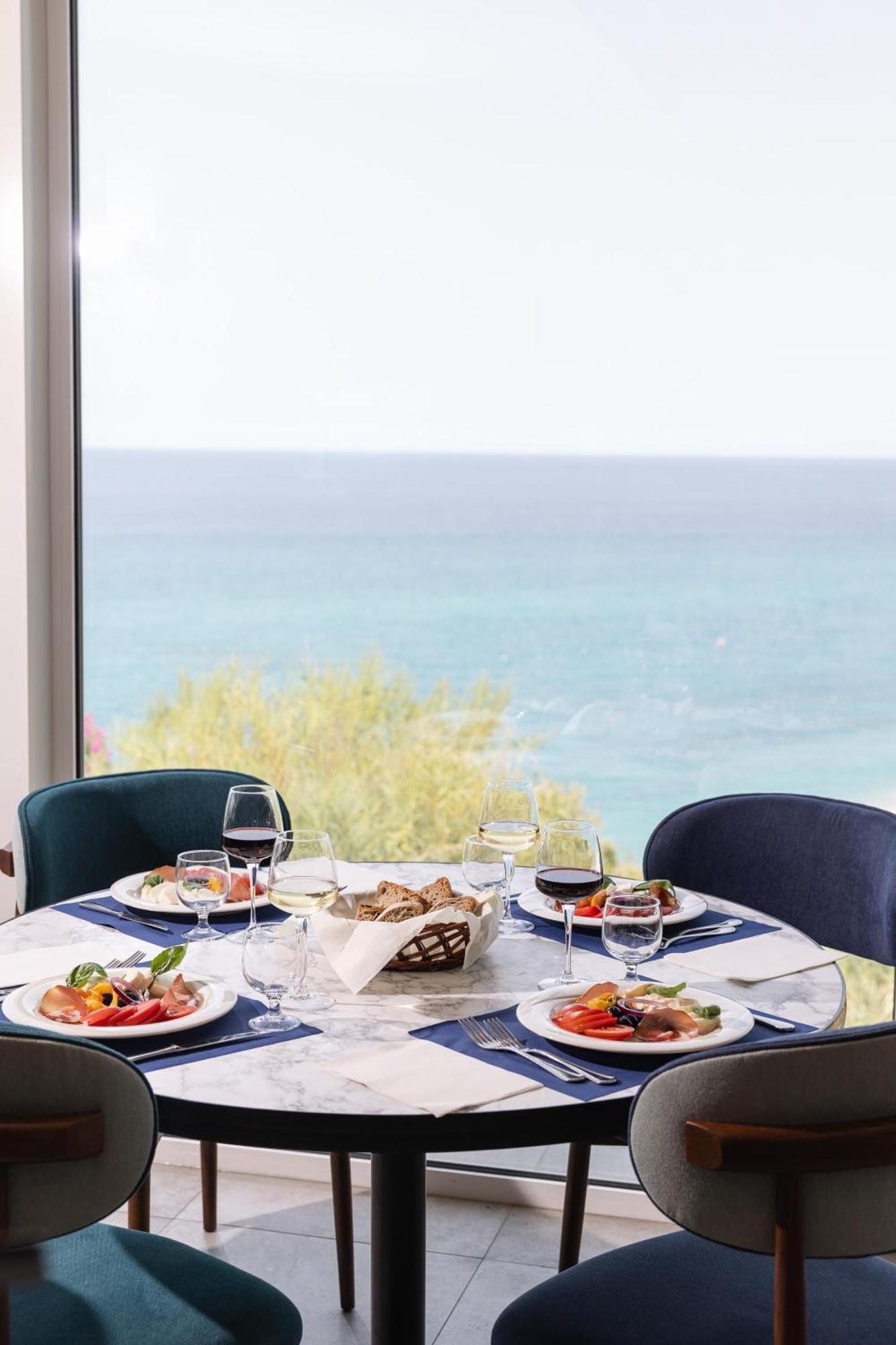 ホテル Aldiana Club Rocca Nettuno Calabria トロペーア エクステリア 写真