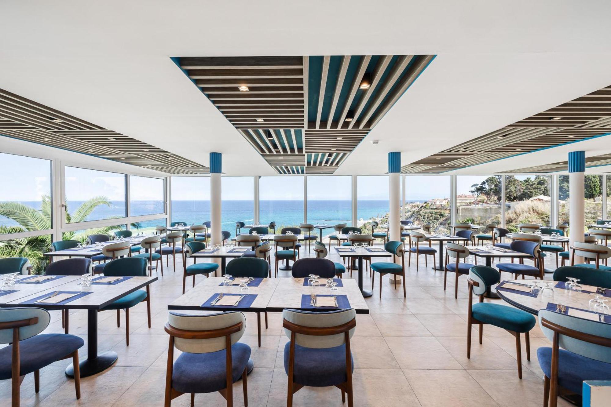 ホテル Aldiana Club Rocca Nettuno Calabria トロペーア エクステリア 写真