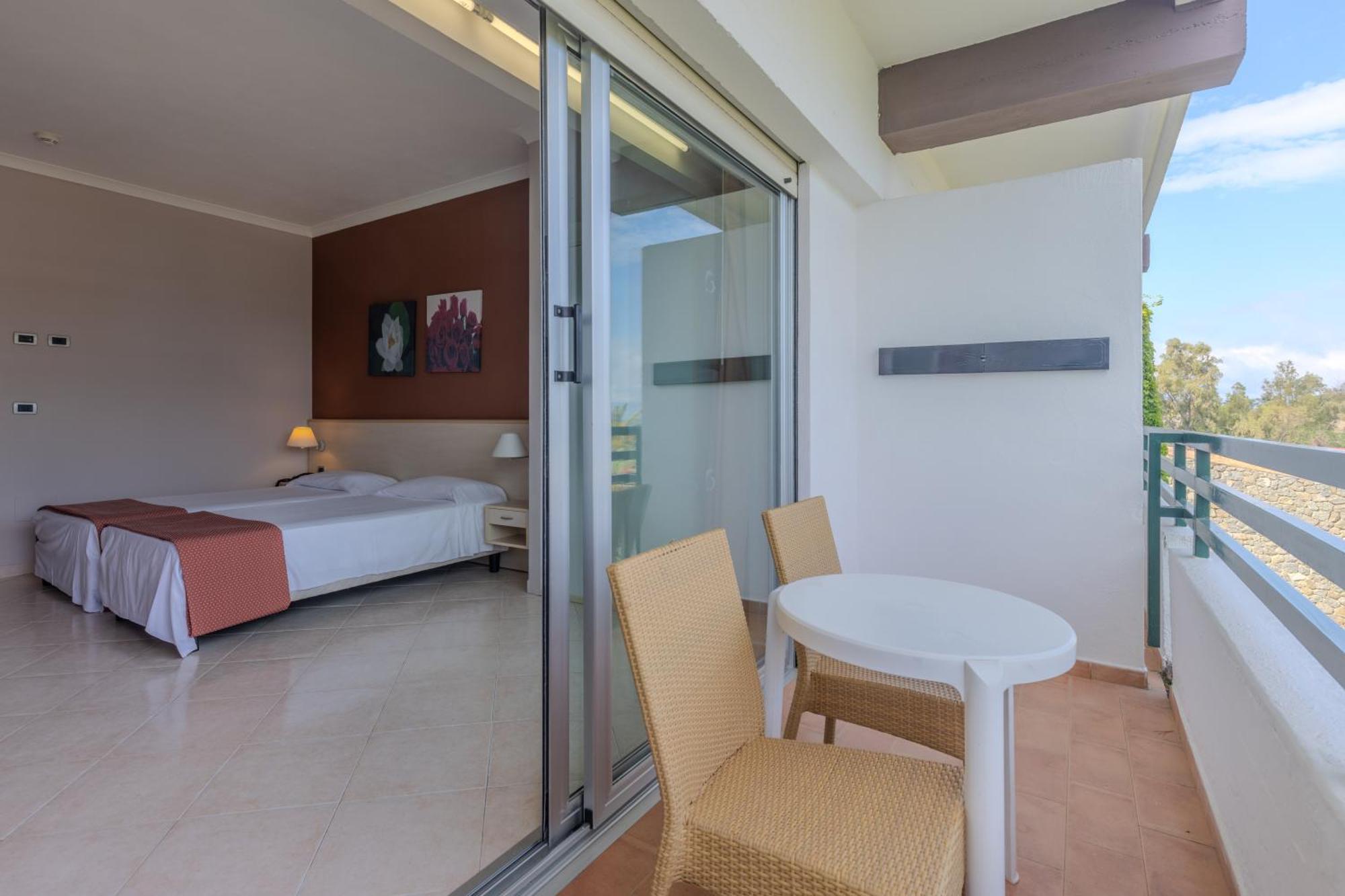 ホテル Aldiana Club Rocca Nettuno Calabria トロペーア エクステリア 写真