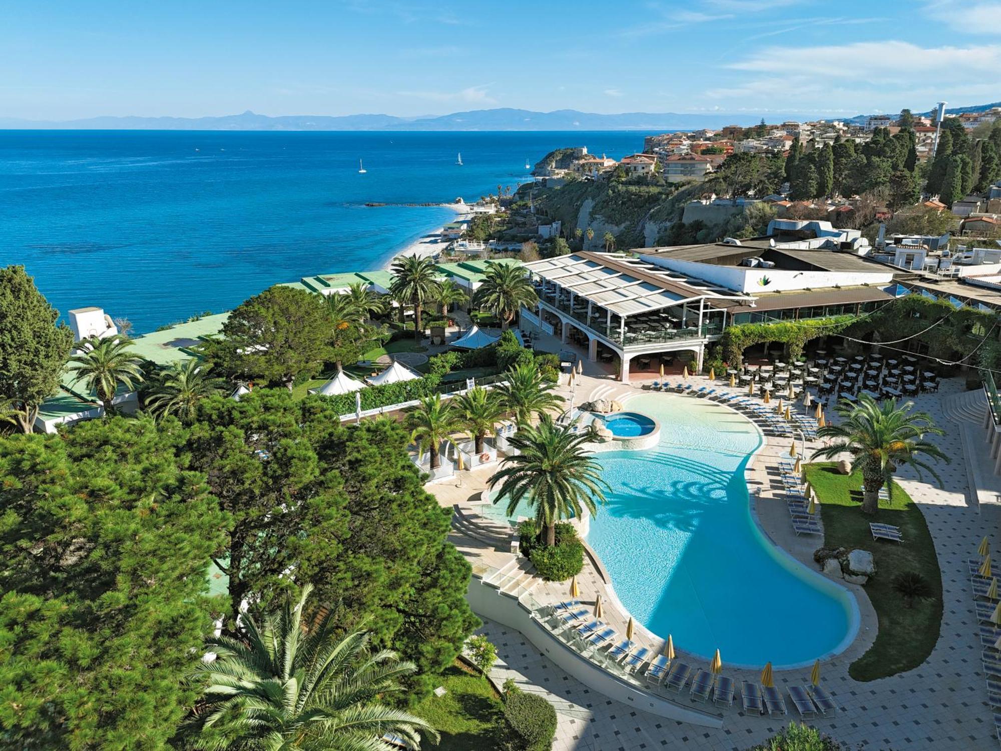 ホテル Aldiana Club Rocca Nettuno Calabria トロペーア エクステリア 写真