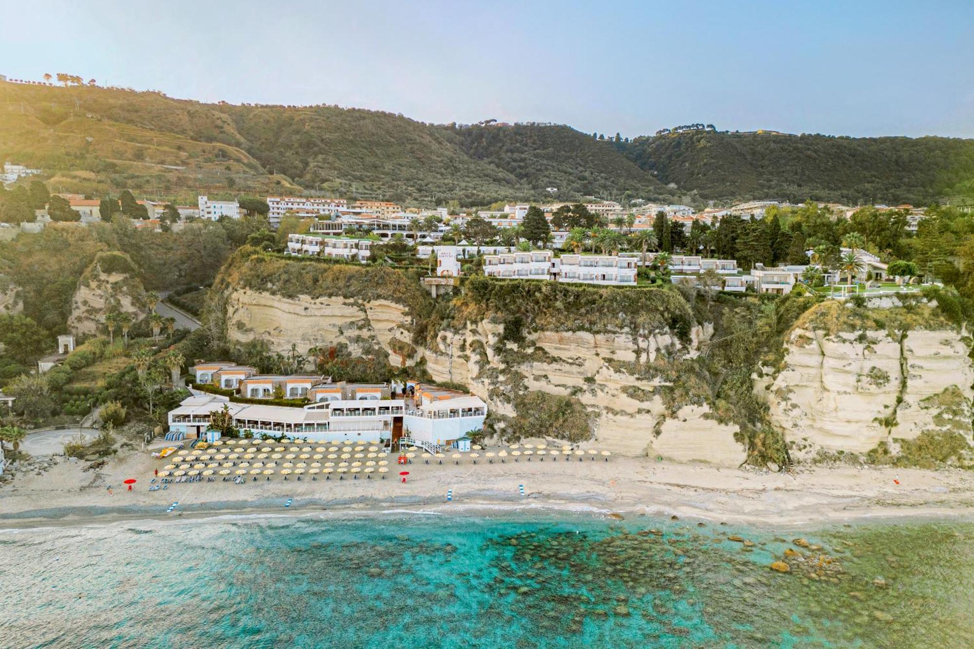 ホテル Aldiana Club Rocca Nettuno Calabria トロペーア エクステリア 写真