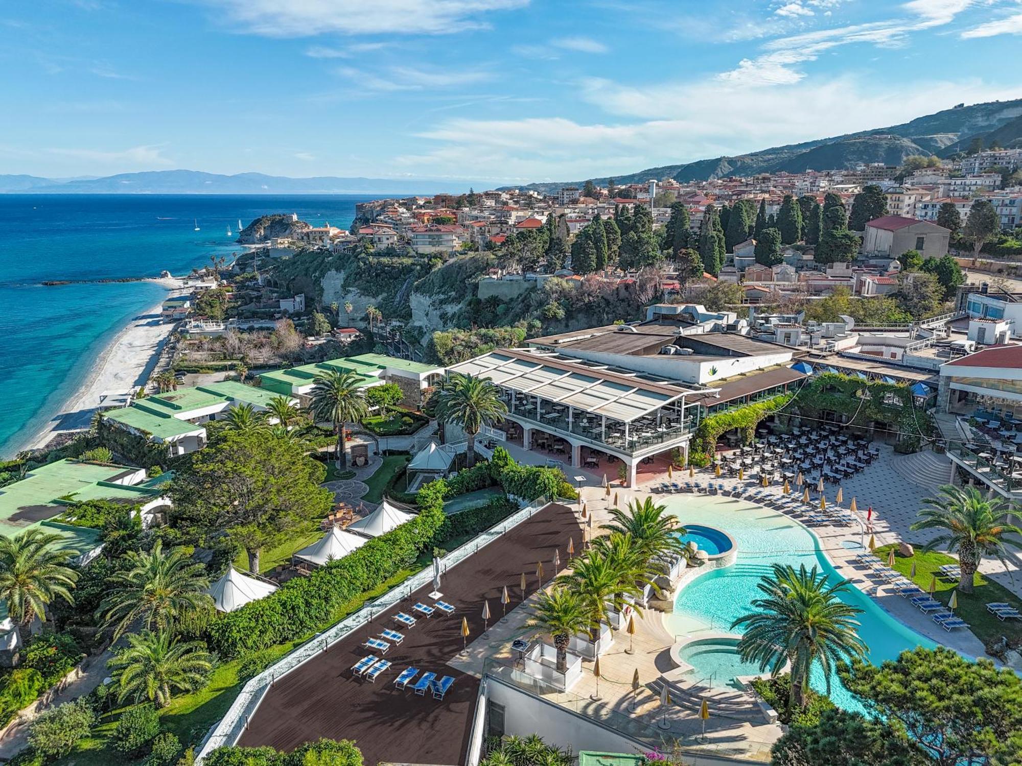 ホテル Aldiana Club Rocca Nettuno Calabria トロペーア エクステリア 写真